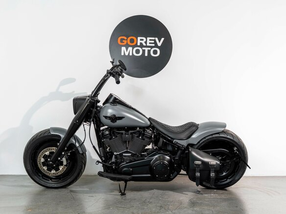 2020 Harley-Davidson Fat Boy, серебристый, 2650000 рублей - вид 1