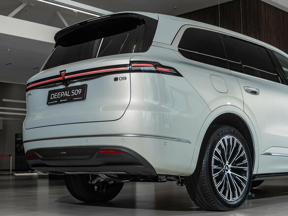 2026 Changan Deepal S09, серебристый, 7039900 рублей - вид 7
