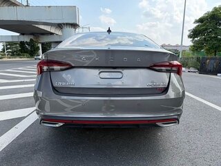 2022 Skoda Octavia IV (A8), серый, 2090000 рублей, вид 5