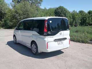 2017 Honda Stepwgn V, белый, 1761000 рублей, вид 4
