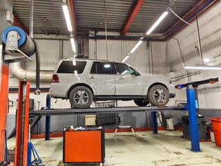 2004 Lincoln Navigator 6-speed II, серый, 2250000 рублей, вид 4