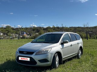 2011 Ford Focus II Рестайлинг, серебристый, 600000 рублей, вид 1
