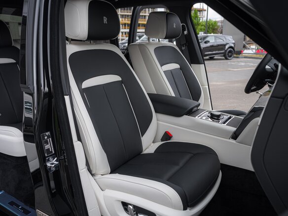 2026 Rolls-Royce Cullinan I Рестайлинг (Series II), чёрный, 63000000 рублей - вид 11