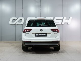 2017 Volkswagen Tiguan II, белый, 2449000 рублей, вид 4