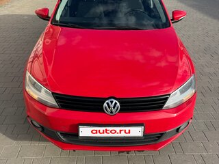 2011 Volkswagen Jetta VI, красный, 950000 рублей, вид 2