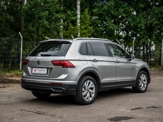 2021 Volkswagen Tiguan II Рестайлинг, серебристый, 2305000 рублей, вид 2