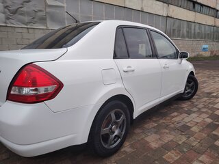 2005 Nissan Tiida Latio I, белый, 365000 рублей, вид 2