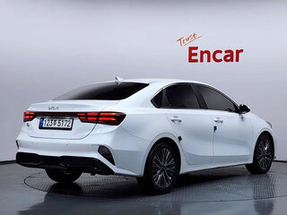 2022 Kia K3 II Рестайлинг, белый, 2000000 рублей, вид 2