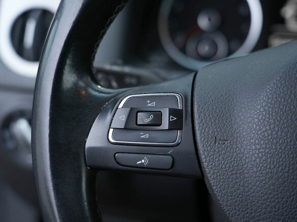 2016 Volkswagen Tiguan I Рестайлинг, чёрный, 1390000 рублей - вид 12