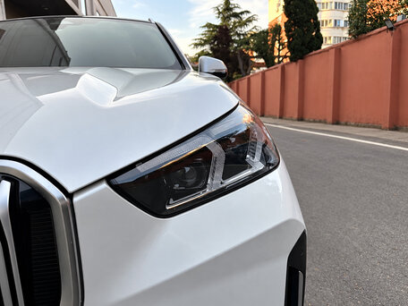 2023 BMW X1 Long 20Li sDrive III (U11/U12), белый, 2920000 рублей, вид 3