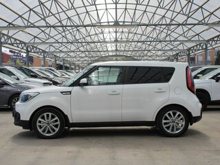 2017 Kia Soul II Рестайлинг, белый, 1270000 рублей, вид 2