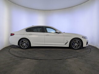 2021 BMW 5 серии 520i VII (G30/G31/G38) Рестайлинг, белый, 4400000 рублей, вид 4
