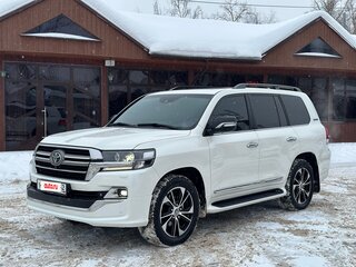 2018 Toyota Land Cruiser 200 Series Рестайлинг 2, белый, 6700000 рублей, вид 5