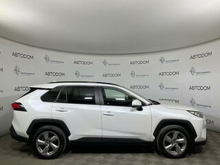2020 Toyota RAV4 V (XA50), белый, 2849900 рублей, вид 4