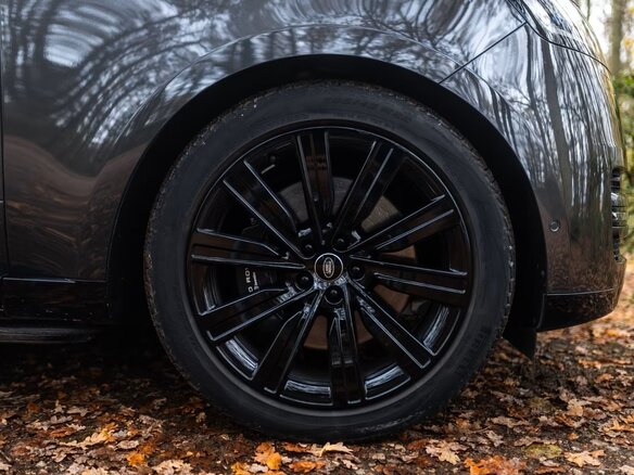 2023 Land Rover Range Rover P460e V, серый - вид 8