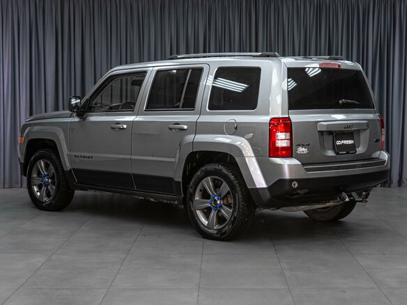 2015 Jeep Liberty (Patriot), серый - вид 1