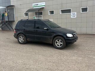 2002 Mercedes-Benz M-Класс 320 I (W163) Рестайлинг, чёрный, 550000 рублей, вид 1