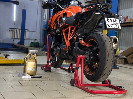 2017 KTM 1290 Super Duke GT, серый, 1075000 рублей, вид 3