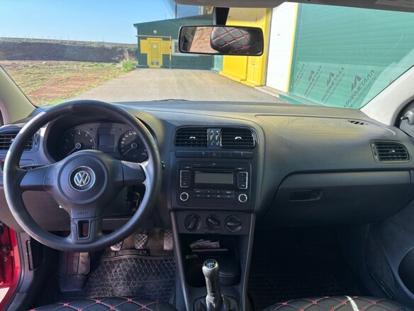 2010 Volkswagen Polo V, красный, 550000 рублей - вид 3