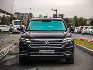 2019 Volkswagen Touareg III, чёрный, 3999898 рублей, вид 4