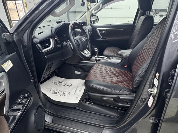 2018 Toyota Fortuner II, серый, 3700000 рублей - вид 3