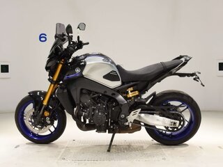 2023 Yamaha MT-09 (FZ-09), серебристый, 932000 рублей, вид 1