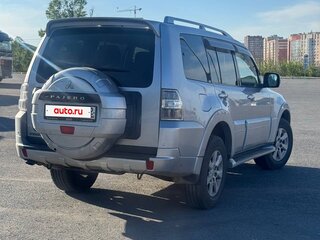 2010 Mitsubishi Pajero IV, серебристый, 2000000 рублей, вид 3