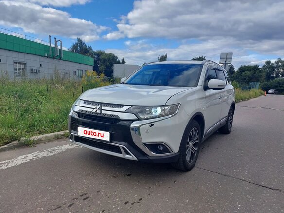 2016 Mitsubishi Outlander III Рестайлинг 2, белый, 1900000 рублей - вид 1