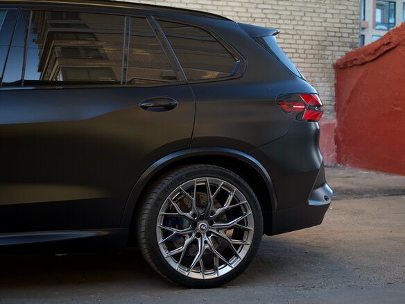 2023 BMW X5 M Competition III (F95) Рестайлинг, чёрный - вид 38