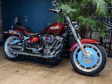 2023 Harley-Davidson Fat Boy, пурпурный, 3550000 рублей, вид 2
