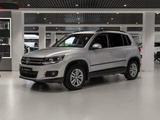 2015 Volkswagen Tiguan I Рестайлинг, серебристый, 1420000 рублей, вид 1