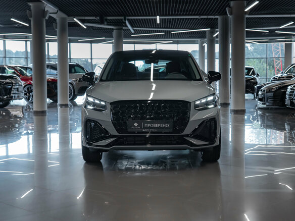 2025 Audi Q2 L 35 TFSI I Рестайлинг, серый, 3700000 рублей - вид 2