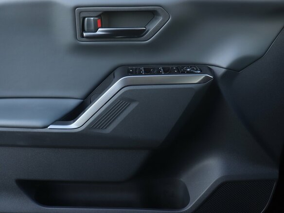2026 Toyota RAV4 VI (XA60), чёрный - вид 8