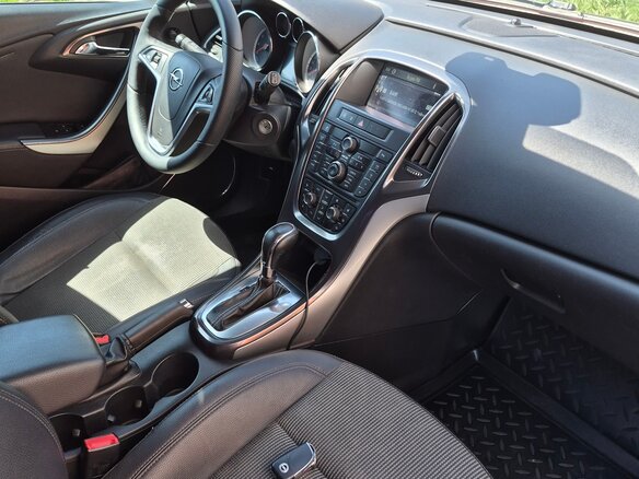 2011 Opel Astra J, чёрный, 700000 рублей - вид 7