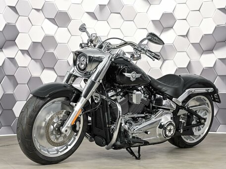 2021 Harley-Davidson Fat Boy, чёрный, 2227000 рублей, вид 2