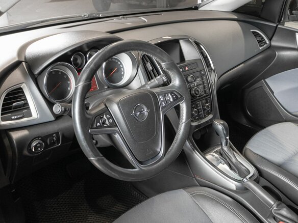 2013 Opel Astra J Рестайлинг, коричневый, 590000 рублей - вид 4