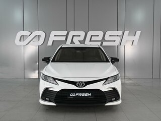 2021 Toyota Camry VIII (XV70) Рестайлинг, белый, 2129000 рублей, вид 3