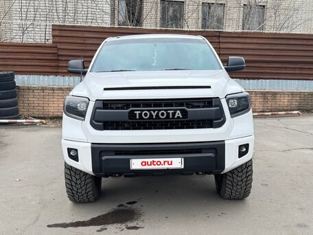 2014 Toyota Tundra CrewMax II Рестайлинг, белый, 5000000 рублей, вид 1
