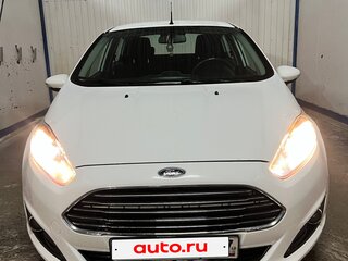 2016 Ford Fiesta Mk6 Рестайлинг, белый, 870000 рублей, вид 3