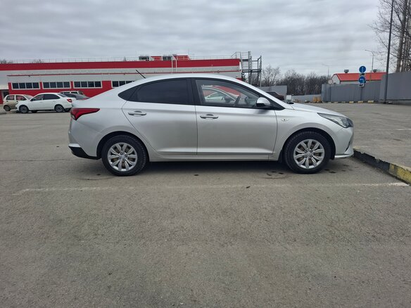 2020 Hyundai Solaris II, серебристый, 1550000 рублей - вид 3