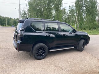2021 Toyota Land Cruiser Prado 150 Series Рестайлинг 3, чёрный, 6000000 рублей, вид 3