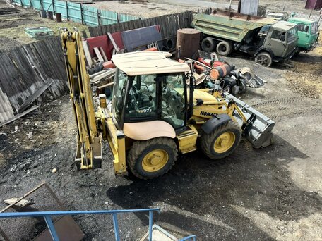 2013 Komatsu WB97S-5, жёлтый, 7500000 рублей, вид 3