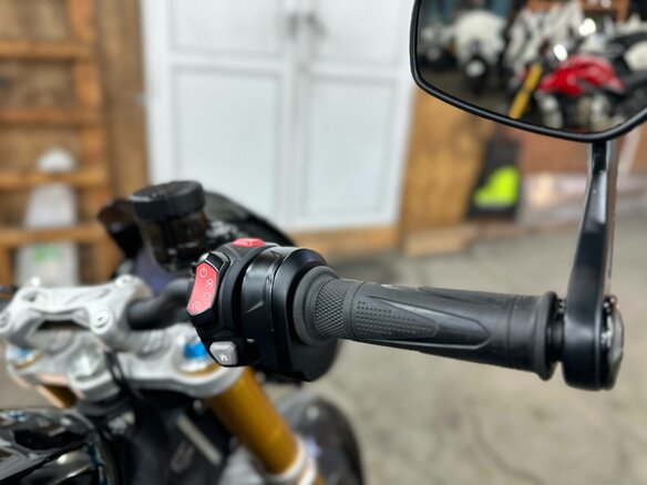 2021 Triumph Speed Triple, чёрный, 1390000 рублей - вид 36