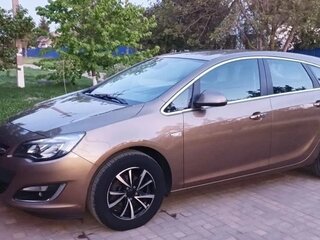 2013 Opel Astra J Рестайлинг, бежевый, 1200000 рублей, вид 2