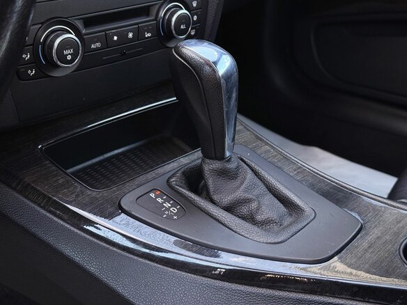 2010 BMW 3 серии 328i V (E90/E91/E92/E93) Рестайлинг, красный - вид 21