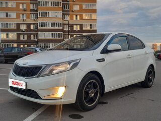 2013 Kia Rio 4-speed III, белый, 699000 рублей, вид 1