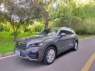 2023 Volkswagen Touareg III, серый, 5845000 рублей, вид 1