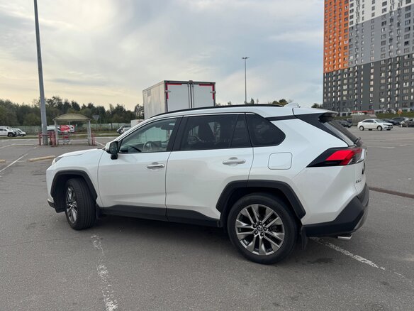 2021 Toyota RAV4 V (XA50), белый - вид 2