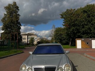 2001 Mercedes-Benz E-Класс 270 II (W210, S210) Рестайлинг, серебристый, 750000 рублей, вид 2