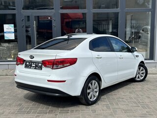 2017 Kia Rio III Рестайлинг, белый, 970000 рублей, вид 2
